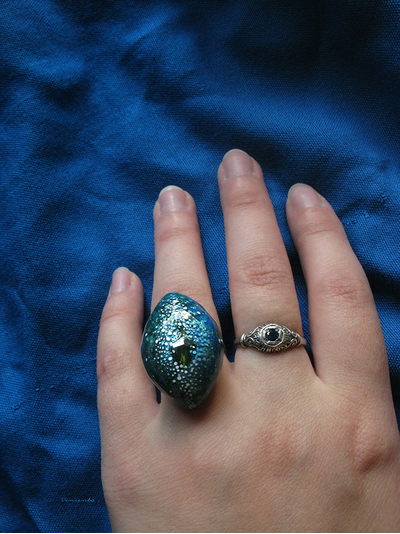 Капля Крыма. Кольцо в морском стиле с гранёным кристаллом