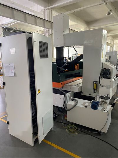 Проволочно-вырезной электроэрозионный станок