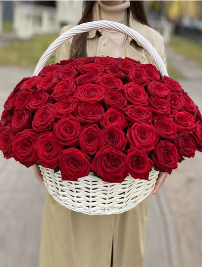 101 красная роза в корзине (цвет на выбор)