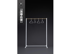 Стойка с вешалками 1/6 (белая) - КОЛЛЕКЦИОННАЯ ДИОРАМА 1/6 Freestanding coat rack 3.0 (M2405B) - MMMTOYS