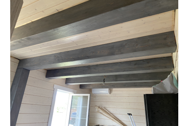 Фальш-балка из сосны с брашированием. Работа spilcenter.com. г.Москва