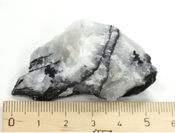 Кварц, черный турмалин (шерл), необработанный образец, Бразилия (55*27*17 мм, 30 г) №38080