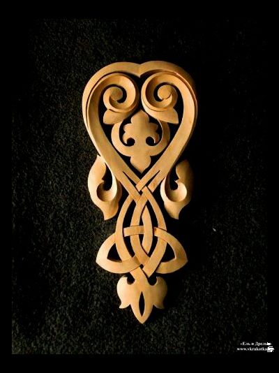 Мебельный декор,резной аналой,резьба для киота по дереву,резьба на заказ,услуги резчика по дереву