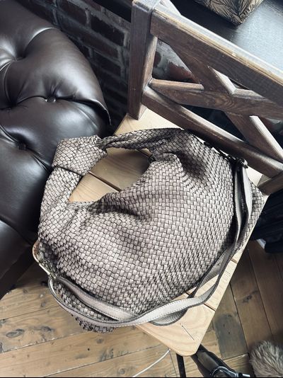 Женская большая плетеная сумка хобо из натуральной винтажной кожи Vera Pelle цвет тауп. Арт. 0268372