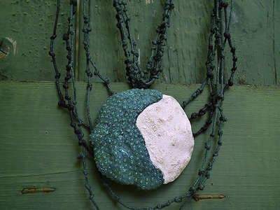 Сказки братьев Гримм. Кулон (колье) из полимерной глины с каплями "росы" - украшение в стиле фэнтези