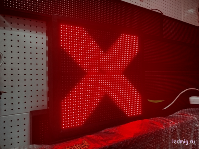 Светофор светодиодный односекционный знак "КРЕСТ" (въезд в парковку, паркинг запрещен) 370*370см