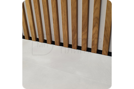 Современный дизайн: установка тонкого черного плинтуса Dollken WLK 20 для создания стильного интерьера.