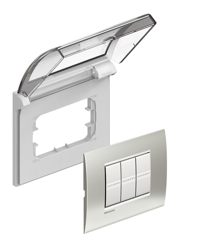 Bticino 26603, Влагозащищенная крышка 3 модуля, встроенный монтаж, IP44, прозрачная монтаж