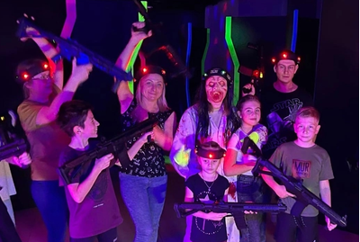 Зомби в лазертаге пугает игроков, но они его всё равно любим, лазертаг в Петрозаводске на Древлянке