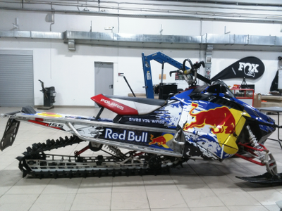 Наклейки на снегоход Polaris PRO RMK 2011-2015 RedBull №121