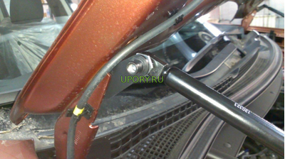 Упоры (амортизаторы) капота для Mitsubishi Outlander III