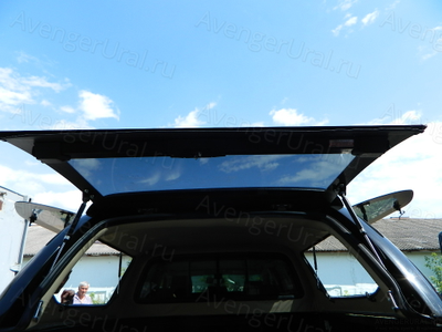 Кунг TF Tops с распашными боковыми окнами на Hilux Vigo от AvengerUral.ru, задняя дверь
