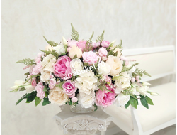 Композиция из искусственных цветов удлинённая на стол № УНС047 - Можно купить в Москве