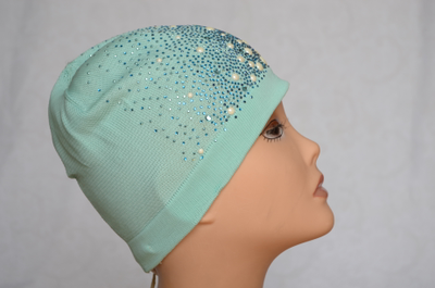 letnyaya-shapka-s-ukrasheniyami-dlya-zhenschin-vizio-italiya