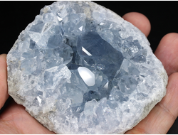 Целестин, жеода с кристаллами, Мадагаскар (78*68*38 мм, 396 г) №28645