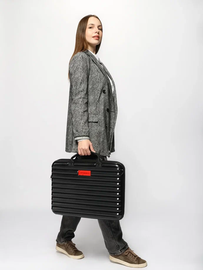 Пластиковый кейс для ноутбука 17 - 18 дюймов Optimum, черный матовый