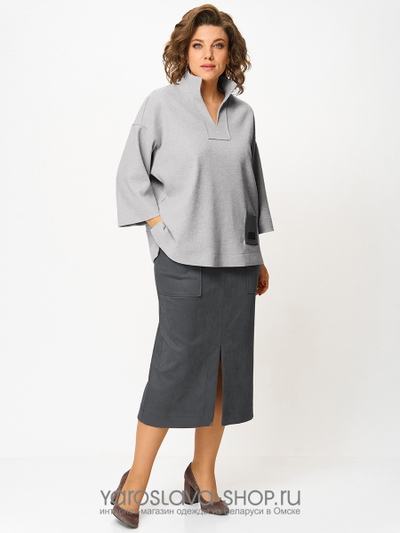 Женский 2-х предметный костюм, состоящий из трикотажной туники и юбки из замши