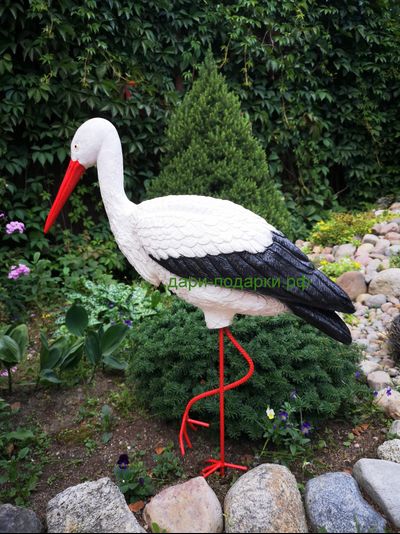 Аист  115*72 см  2,8кг  полистоун Россия 2859/012484  Аист - является символом новой жизни. Согласно русским народным поверьям, аист - птица, приносясчастьВаш е щая в дом. Также аист покровительствует рождению детей.