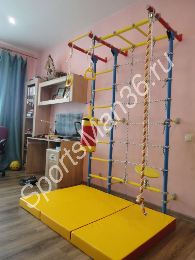 ШВЕДСКАЯ СТЕНКА ROMANA KARUSEL S7^ цвет металла красный+голубой, ступени массажные + детский боксерский набор красно-желтого цвета