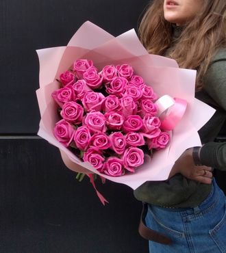 Недорогой букет из розовых роз, букет из розовых роз, розовые розы, яркие розы