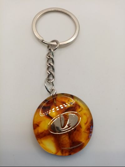 Брелок из натурального янтаря "Lada"