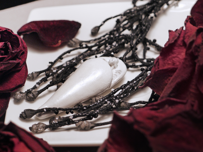 Коллекционное колье из фарфора "Сказочный сон принцессы Северного моря"