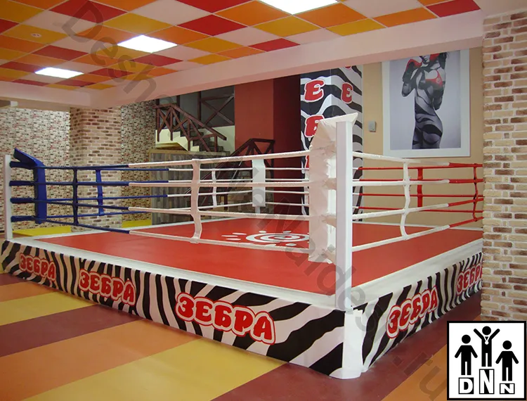 Боксерский ринг на помосте Зебра