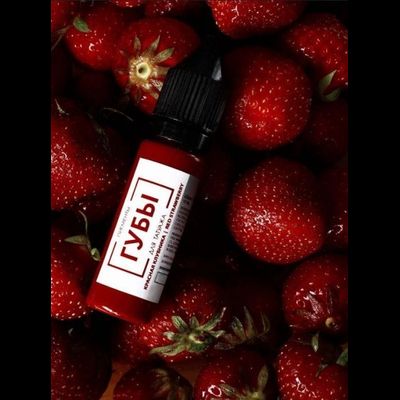 Губы. Красная клубника