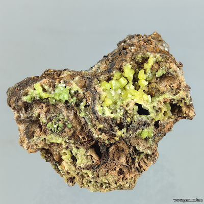 Пироморфит на породе. Китай. 55*38*38мм