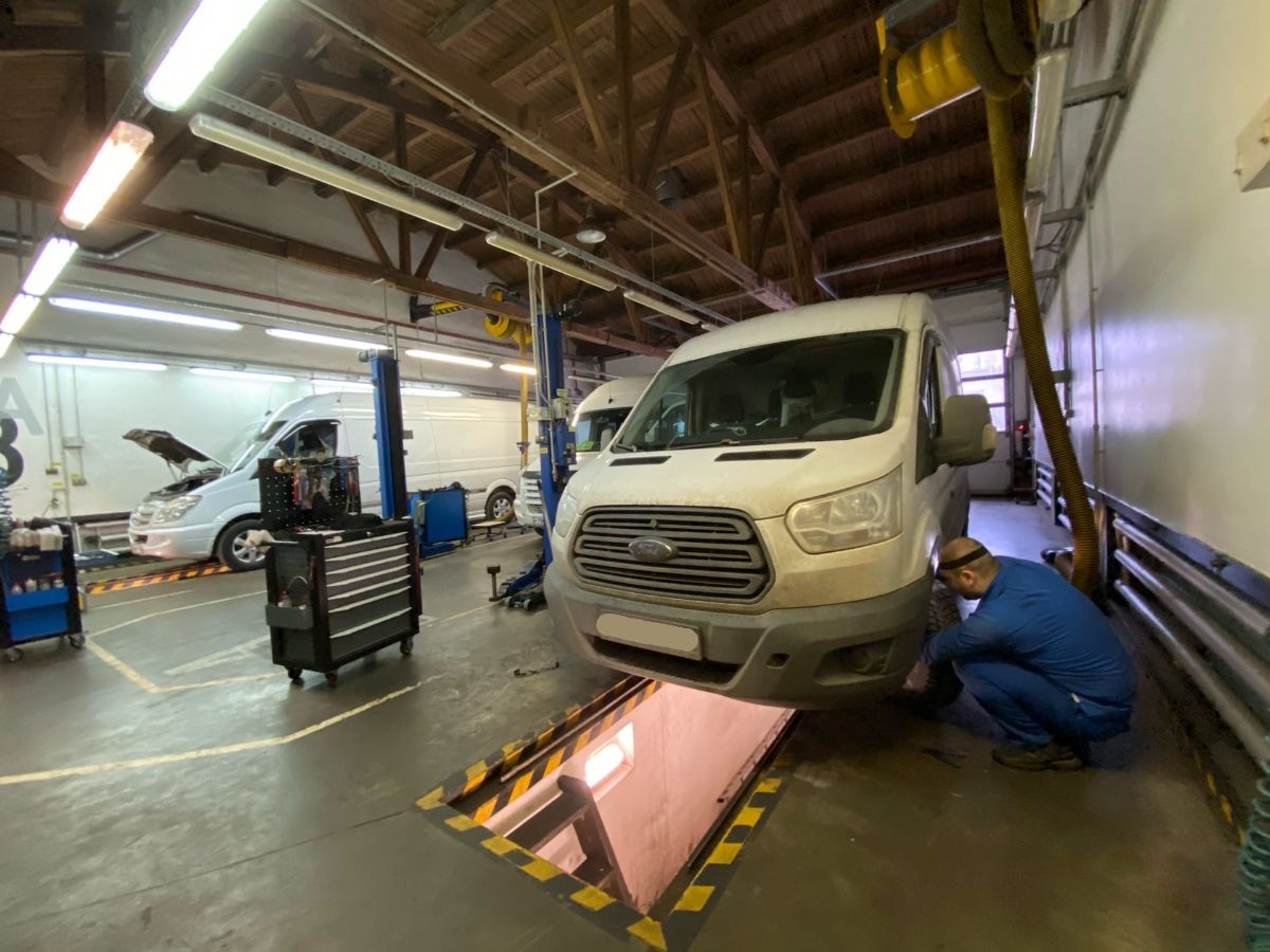 Специализированный автосервис для Ford Transit на Лабораторном проспекте!