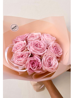 9 пионовидных роз