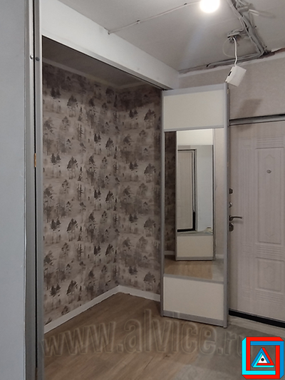 Дверь-книжка  из 4-х створок в AL профиле для шкафа и гардеробной