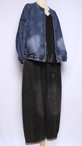 Джинсовка-бомбер "ЦВЕТНЫЕ ШТРИХИ" черная, синяя р.46-52