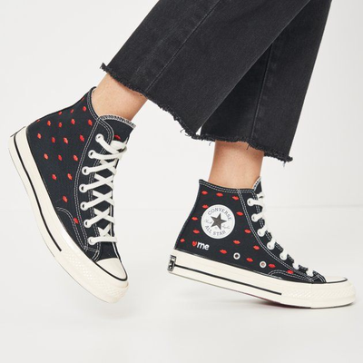 Converse Chuck Taylor Valentines Day фото на модели A01600C