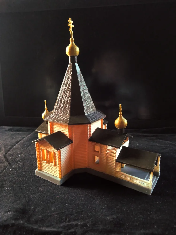 Деревянная церковь. Напечатанная модель после покраски и сборки