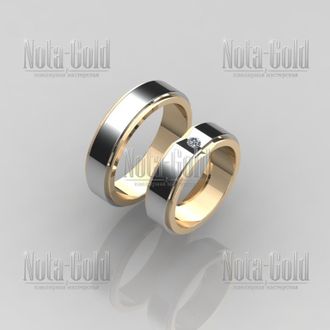 Свадебные кольца двух цветов сплавные в форме шайбы с фаской и бриллиантом
