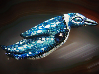 Волшебная брошь в виде пингвина с сапфиром "Сердце Ванадис"