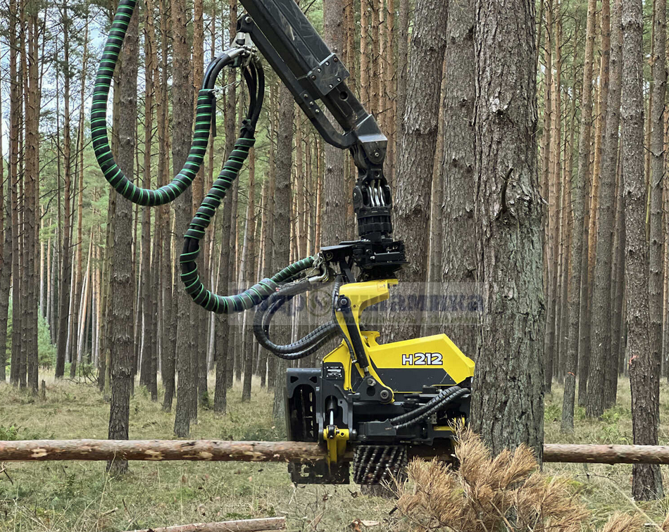 Харвестерная головка H212 на лесозаготовительной машине Timberjack/John Deere