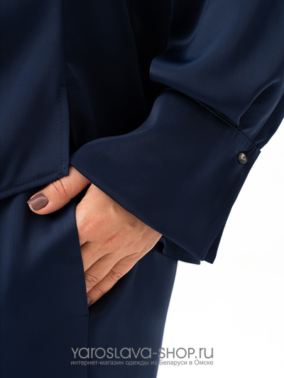 Нарядный брючный костюм в синем цвете