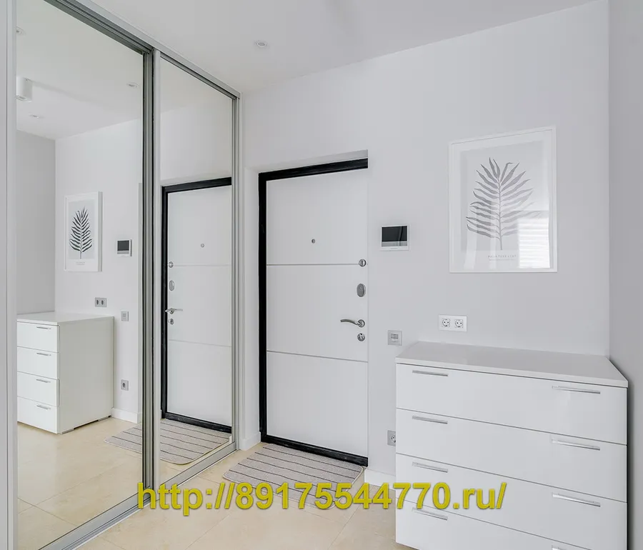 090 Встроенный шкаф-купе с зеркальными дверьми и комод. ЛДСП Egger Белый базовый W908 SM