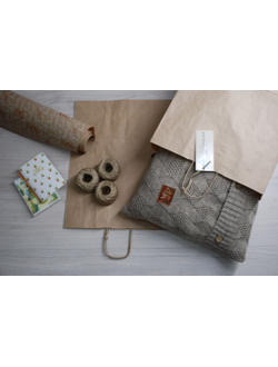 Сувенирная подушка с вязаным чехлом