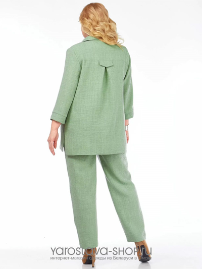 Женский трёхпредметный комплект, состоящий из жакета-рубашки, брюк и блузы в оливковом цвете