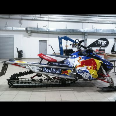 Наклейки на снегоход Polaris PRO RMK 2011-2015 RedBull №121
