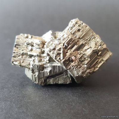 Пирит. Сросток кристаллов. Перу. 43*32*21мм