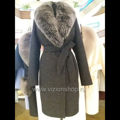 seroe-palto-s-mehovym-vorotnikom-zhenskoe-kupit