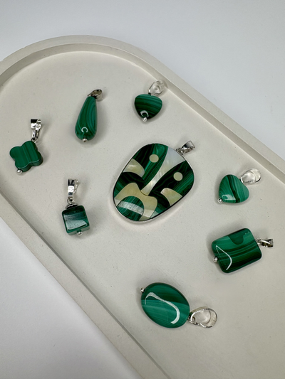 Кулоны из натурального малахита, разные виды