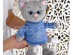 Котик Грей 35 см в свитере