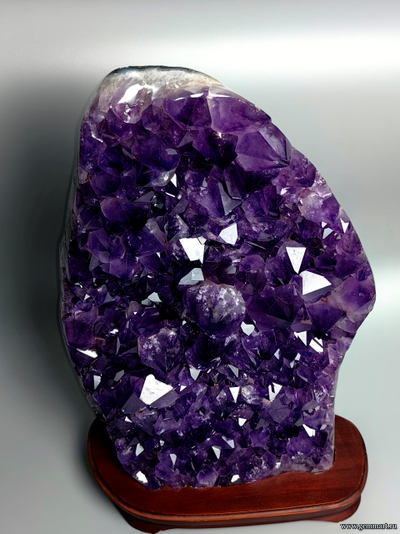 Аметист (разн. кварца), друза кристаллов на подставке. 445*290*145мм, 13,65кг. (ААА)