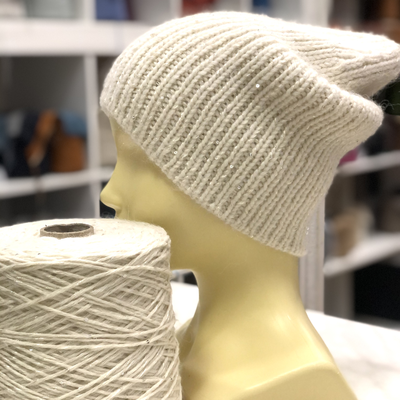 Millefili  100% WS кашемир MONGOLIAN с ниточкой мохера и ниткой вискозы с микропайетками  8*2/27 165 м в 100 гр. цв. молочный