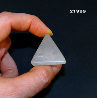 Горный хрусталь натуральный (пирамида) арт.21999: 24,6г - 29*29*26мм